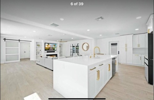 Hobe Sound Maison | 2 Miles to Beach with large putting green!
