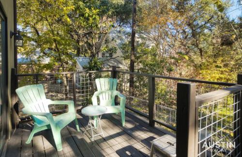 South Lamar Appartement | 2 Miles to DT Updated Pet-Friendly Home for Four