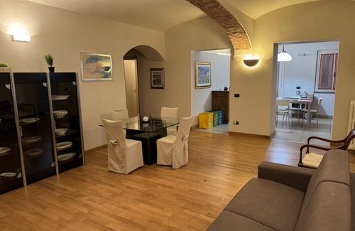 Casale Monferrato Appartement | [2 min from Château] Right in the historic center.