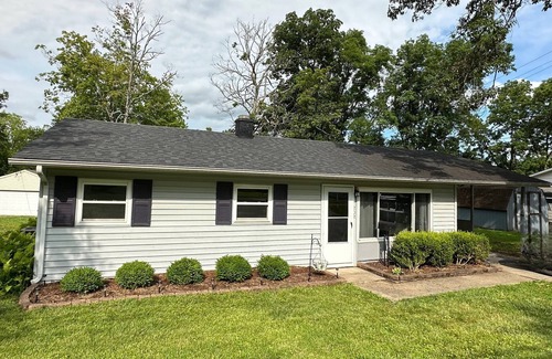 Loveland Maison | 2 min to Loveland,15 min to Kings Island-2 bed, patio, fenced yard,pet friendly