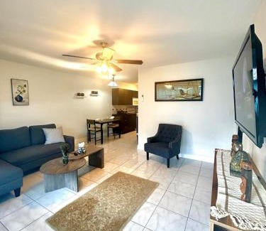 Lauderdale-by-the-Sea Appartement | 2 min walk to beach & free parking Lauderdale 21-2