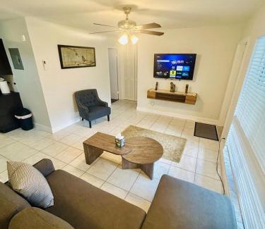 Lauderdale-by-the-Sea Appartement | 2 min walk to beach & free parking Lauderdale 21-2