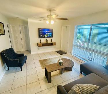 Lauderdale-by-the-Sea Appartement | 2 min walk to beach & free parking Lauderdale 21-2