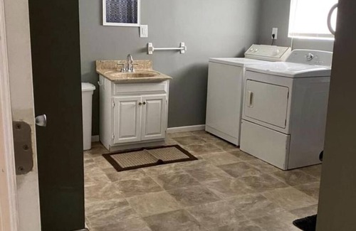 Darfork Appartement | 2 minute drive to ARH Hospital and UK 2 minute walk to Perry County Park