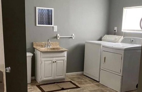 Darfork Appartement | 2 minute drive to ARH Hospital and UK 2 minute walk to Perry County Park