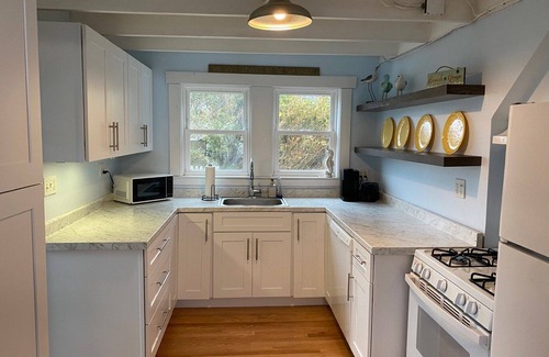 Ocean Bluff-Brant Rock Maison | 2-minute walk to private beach - Sunrise Beach House Marshfield!