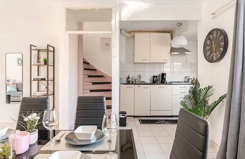 Terneuzen Maison | 2 Minutes From Local Shops & Sea Wall! | Gorgeous Vacation Home in Terneuzen!