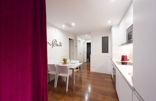 La Sagrada Familia Appartement | Junto a la Sagrada Família con terraza y pisicina compartida y vistas privilegiadas