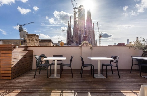 La Sagrada Familia Appartement | Junto a la Sagrada Família con terraza y pisicina compartida y vistas privilegiadas