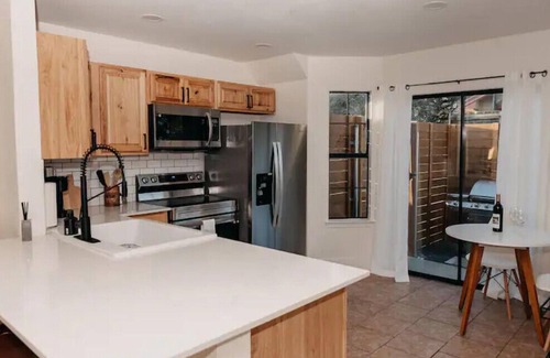 Johnson City Maison | 2 minutes to downtown! Hill Country Luxury Duplex TX Wine Trail - Home B