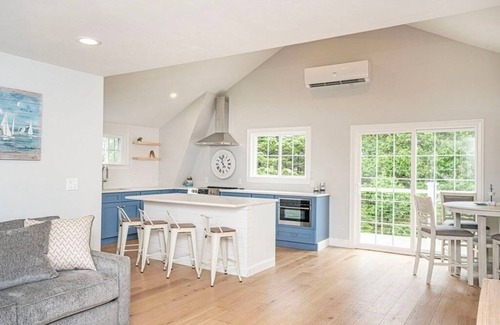 Sandwich Maison | 2 minutes to the beach! Newly renovated family-sized beach home