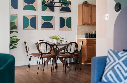 Highland Hills Maison | 2 Mirrored Units- Fire pits and grill, walk to Starbucks, HEB, restaurants