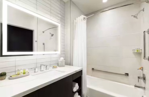 Downtown Tucson Hôtel | 2 Modern Rooms w/ Tea/Coffee Maker, Streaming Services & Close to Tucson Arena