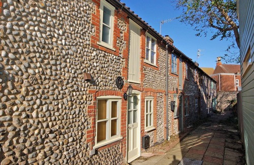 Sheringham Cottage | 2 Museum Cottages - cottage traditionnel en pierre, une retraite romantique et chaleureuse au coeur de Sheringham,