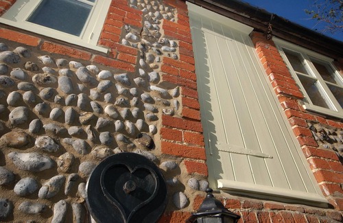 Sheringham Cottage | 2 Museum Cottages - cottage traditionnel en pierre, une retraite romantique et chaleureuse au coeur de Sheringham,
