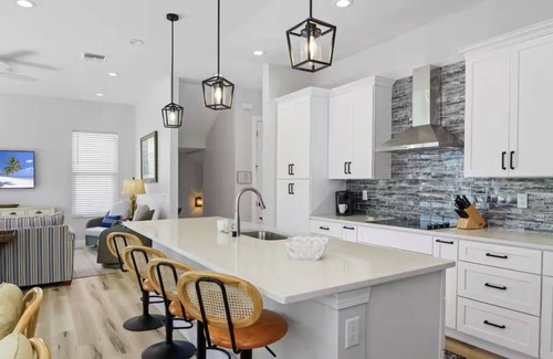 Fort Myers Beach Maison | 2 New Luxury Beach Homes Sleep 20+ Dual Pools & Spas Prime Location Steps to Times Square & Sand