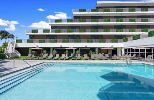 Central Beach Maison | 2 Ocean View Resort Units with Outdoor Pool Close to Local Gems