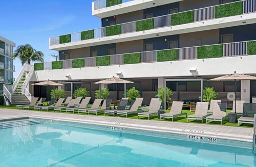 Central Beach Maison | 2 Ocean View Resort Units with Outdoor Pool Close to Local Gems