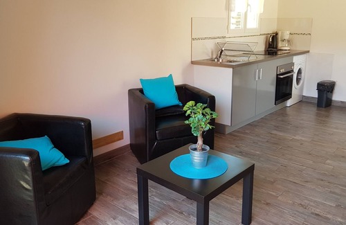 Montaud Cottage | gite standing 2 personnes avec piscine jardinet