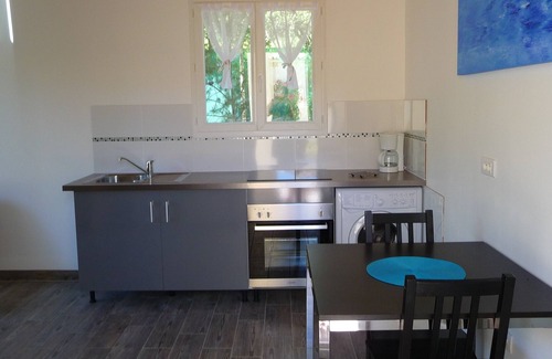 Montaud Cottage | gite standing 2 personnes avec piscine jardinet