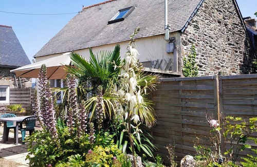 Plomodiern Maison | 2-person house with sea view 600 meters from the beach