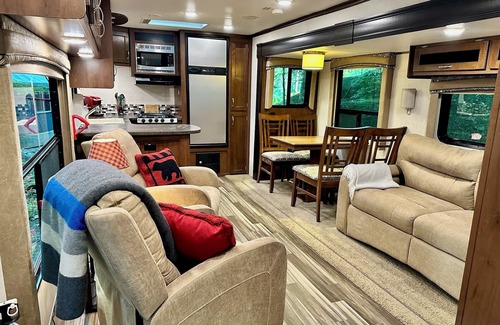 Warrensburg Location De VR | 2-Person RV on private lake with WIFI @ Daggett Lake