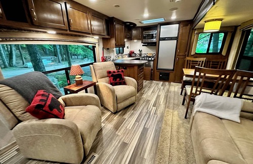Warrensburg Location De VR | 2-Person RV on private lake with WIFI @ Daggett Lake