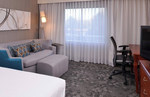 Gastonia Maison | 2 Pet-friendly Accommodations, with Free Parking On-site, Indoor Swimming Pool!