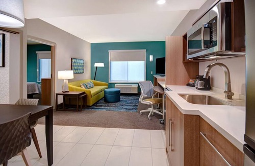 Downtown Tucson Hôtel | 2 Pet-friendly Units. Pool. Breakfast! Short Drive to Tucson Botanical Gardens