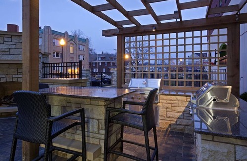 Kutzky Park Hôtel | 2 Pet-Friendly Units, Free Hot Breakfast, Pool, Close to Mayo Civic Center!