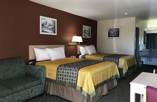 Cabot Station Balnéaire | 2 Pet-friendly Units w/ FREE Breakfast, Pool, Near Cabot Frisbee Golf Park!