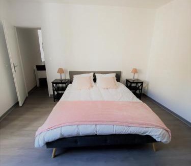 Foix Appartement | 2 pièces élégant calme central parking sur place