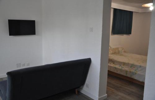 Peloux-Mail Appartement | 2 pièces rénové en rez-de-chaussée proche de la gare