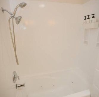Mira Mesa Maison | 2 private masters, new beds & furniture, sleeps 12