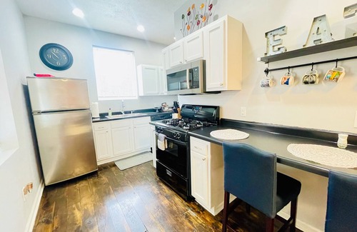 Central Northside Maison | Free off-street Park+3 BR *Walk to PNC & Acrisure*