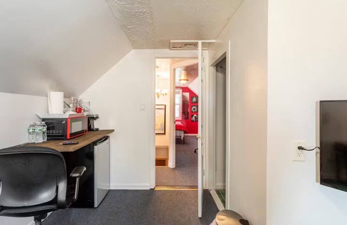 Uniondale Appartement | 2 Pvt bed Rms/1bathroom no kitchen attic