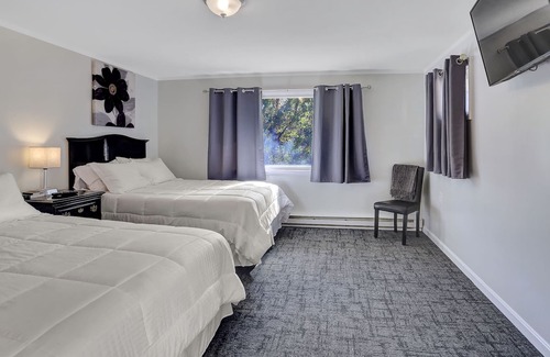 Halifax Maison | 2 Qn Beds at Halifax Inn. On 147 Near Millersburg
