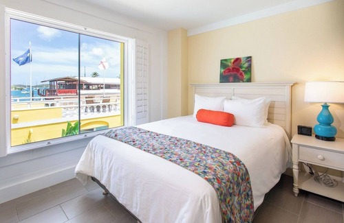 Christiansted Hôtel | 2 Queen Beds + Harbor Views | Walk to Wharf, Museums, Dining & Boutique Stores