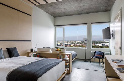 River North Art District Hôtel | 2 Queen Mountain View: The Source Hotel, Cozy Furnishings, Local Brews, in RiNo