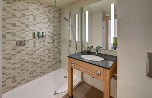Mitte Hôtel | 2 Queen Rooms Near Berlin Wall Memorial & Famous Alexanderplatz | Free Breakfast