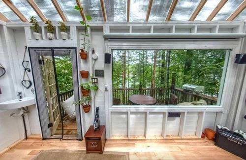 Brantingham Cabine | 2 Romantic Island Cabins for 5 - Hot Tub,Boat