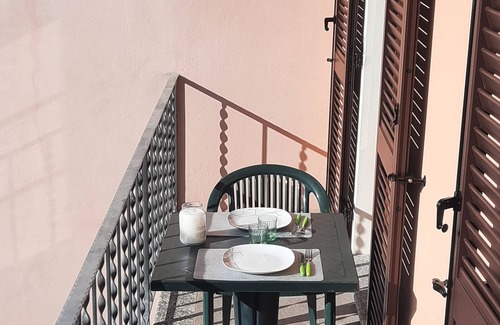 Cannobio Appartement | 2-room apartment in a quiet and sunny location only approx. 700 m from the beach