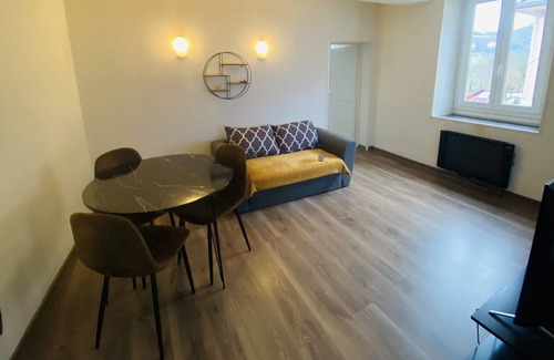 Saint-Geoire-en-Valdaine Maison | 2 room apartment