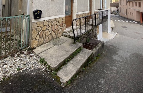 Saint-Geoire-en-Valdaine Maison | 2 room apartment