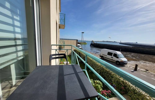 Saint-Vaast-la-Hougue Appartement | FACE A LA MER, PROCHE DU PORT ET DU CENTRE, CUISINE ET SDB NEUFS, GARAGE, BLACON