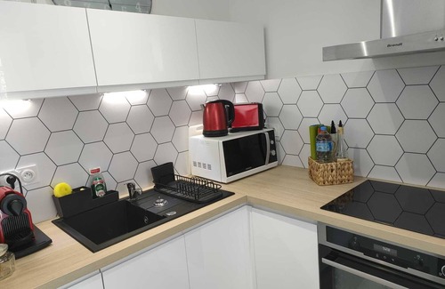 Bedarieux Appartement | 2 room, groundfloor apartment with air conditioning, terrace and private parking