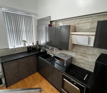 Bordesley Appartement | 2 room newly furnished flat free parking !
