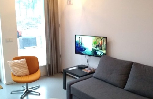 Slotervaart Appartement | Studio 2 pièces avec salle de bain dans villa de ville avec parking privé gratuit