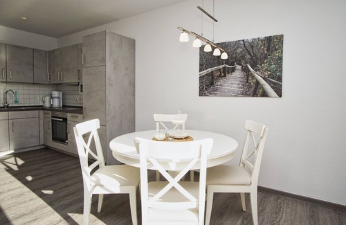 Breege Appartement | 2-room vacation apartment near the harbor with balcony - Hafenhäuser Breege FeWo 05