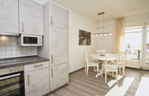 Breege Appartement | 2-room vacation apartment near the harbor with balcony - Hafenhäuser Breege FeWo 05